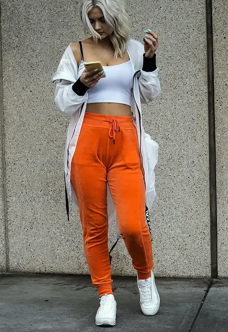 شلوار ورزشی نارنجی دخترانه آدیداس بیانسه تاپ کوتاه سفید ناف نما